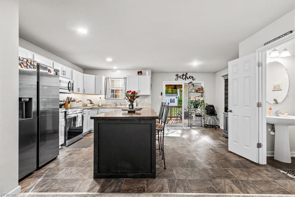 6912 Woodside St Property Photo 12