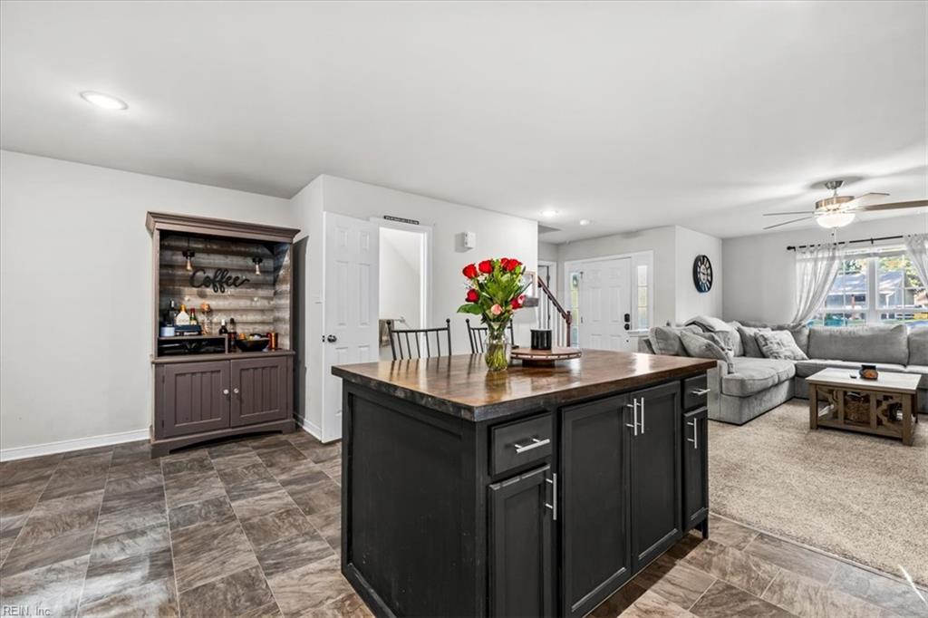 6912 Woodside St Property Photo 17