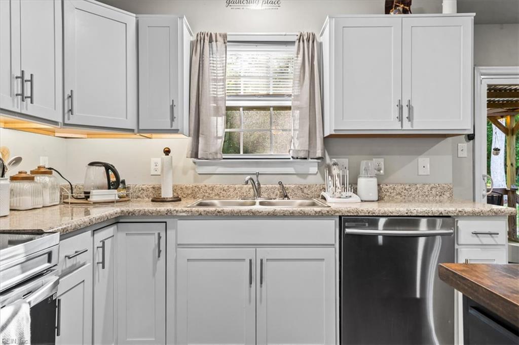 6912 Woodside St Property Photo 18