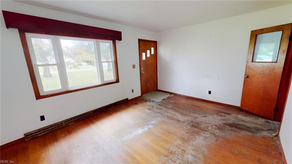 5856 Godwin Blvd Property Photo 5