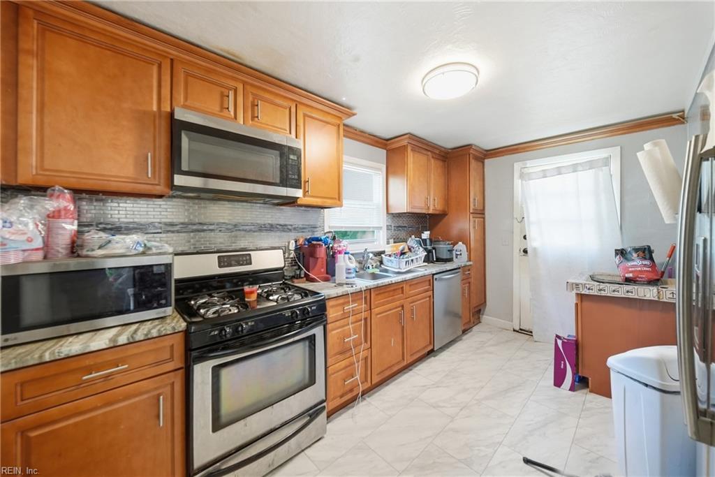 210 S Division St Property Photo 4