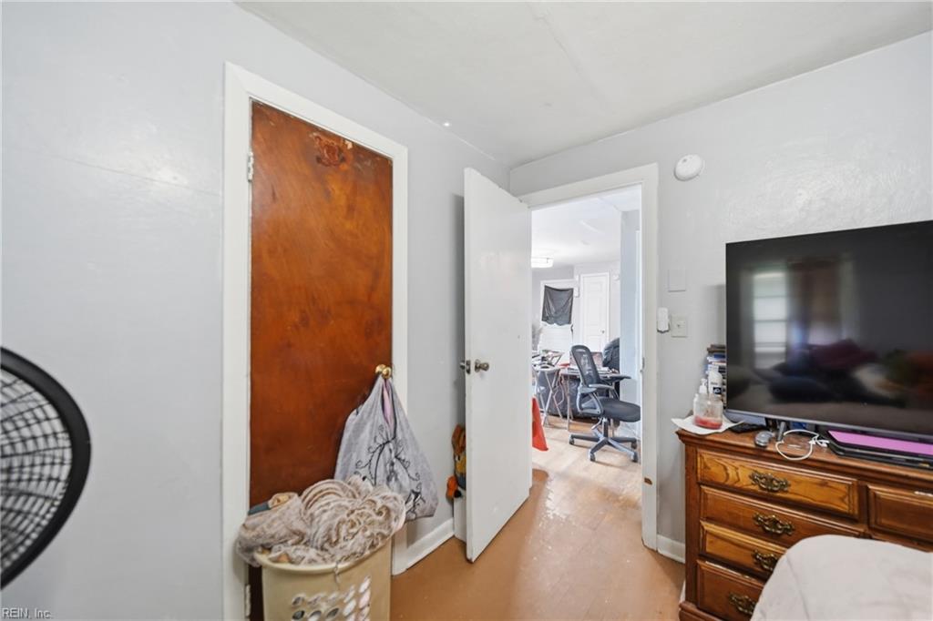 210 S Division St Property Photo 11