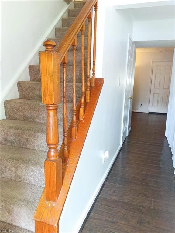 525 Chanticlar Ct Property Photo 3