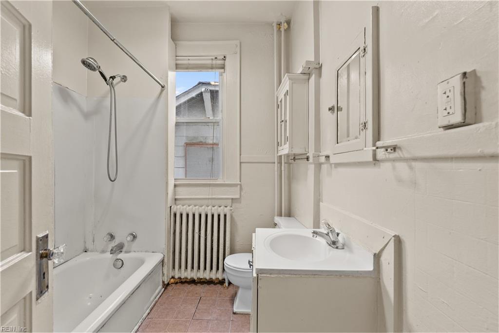 717 W 35th St Property Photo 18