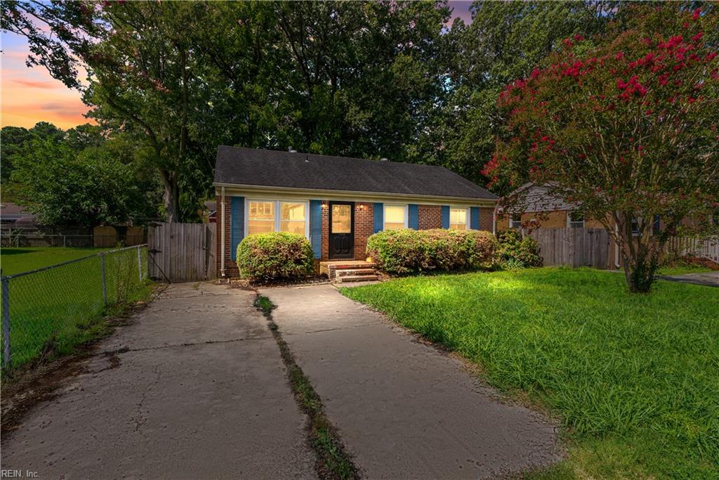 2135 English AVE Property Photo 1