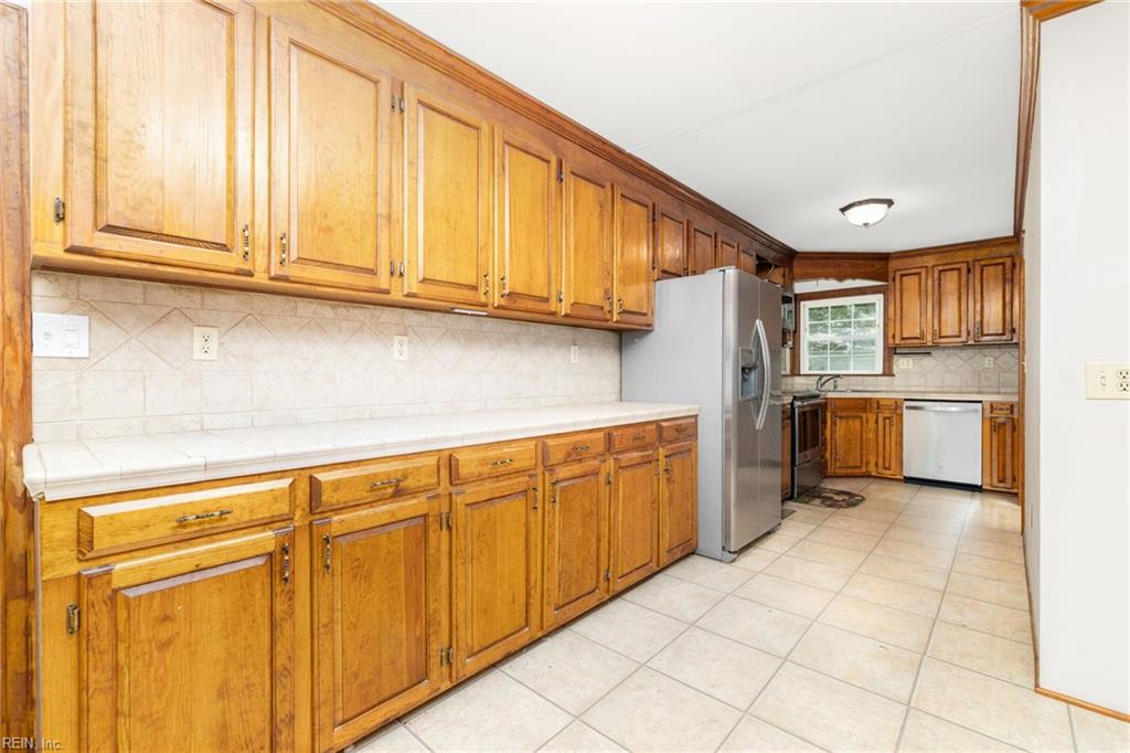 18153 Rosemont Rd Property Photo 8