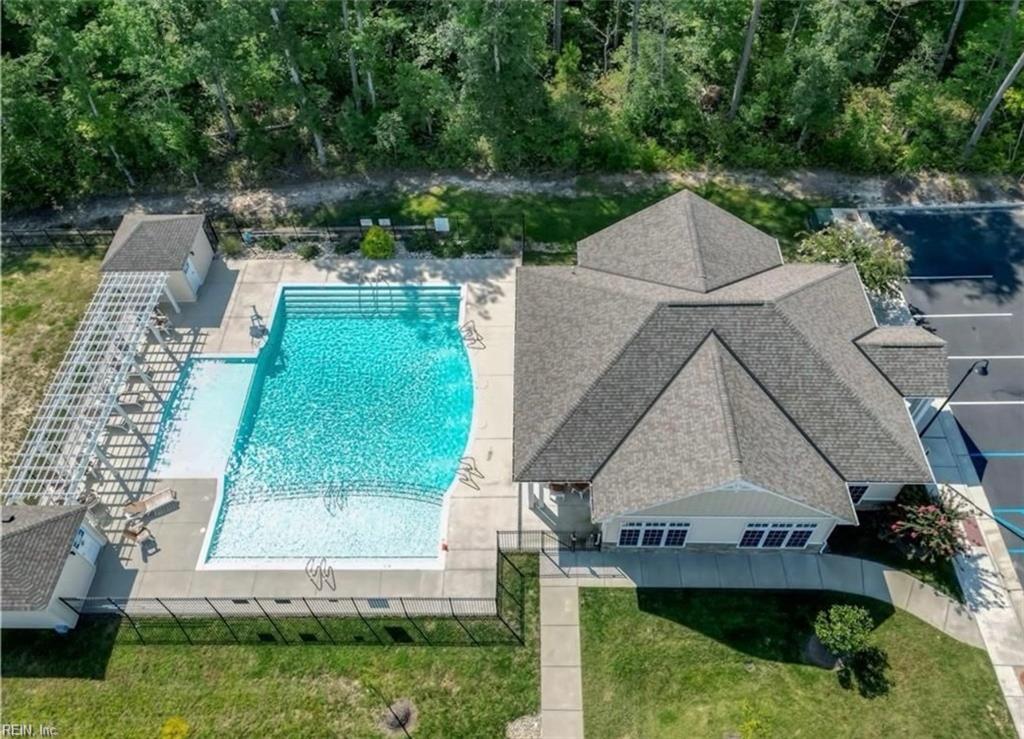 128 Capeside Ct Property Photo 3