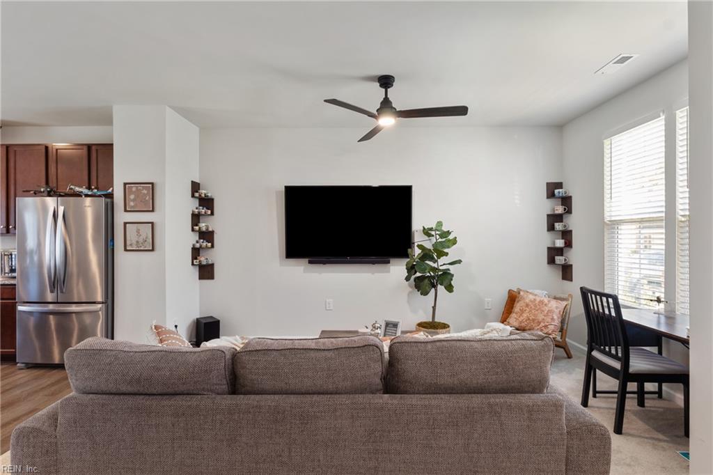 128 Capeside Ct Property Photo 6