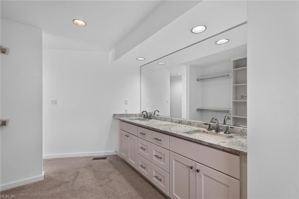 820 W 51st St Property Photo 25