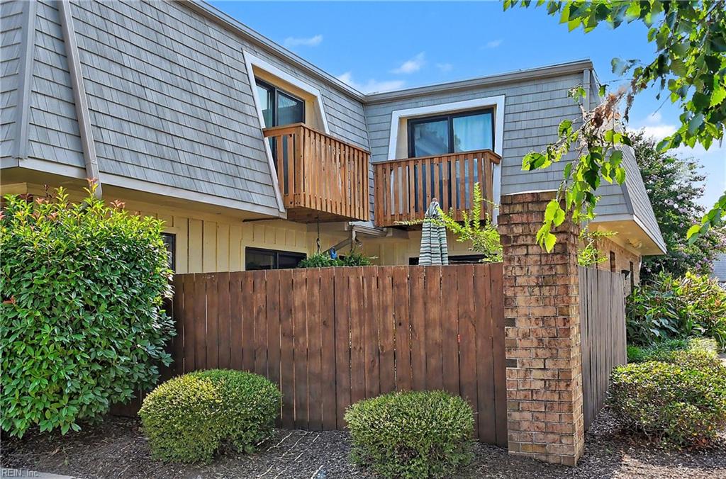 1001 Lands End Way Property Photo 1