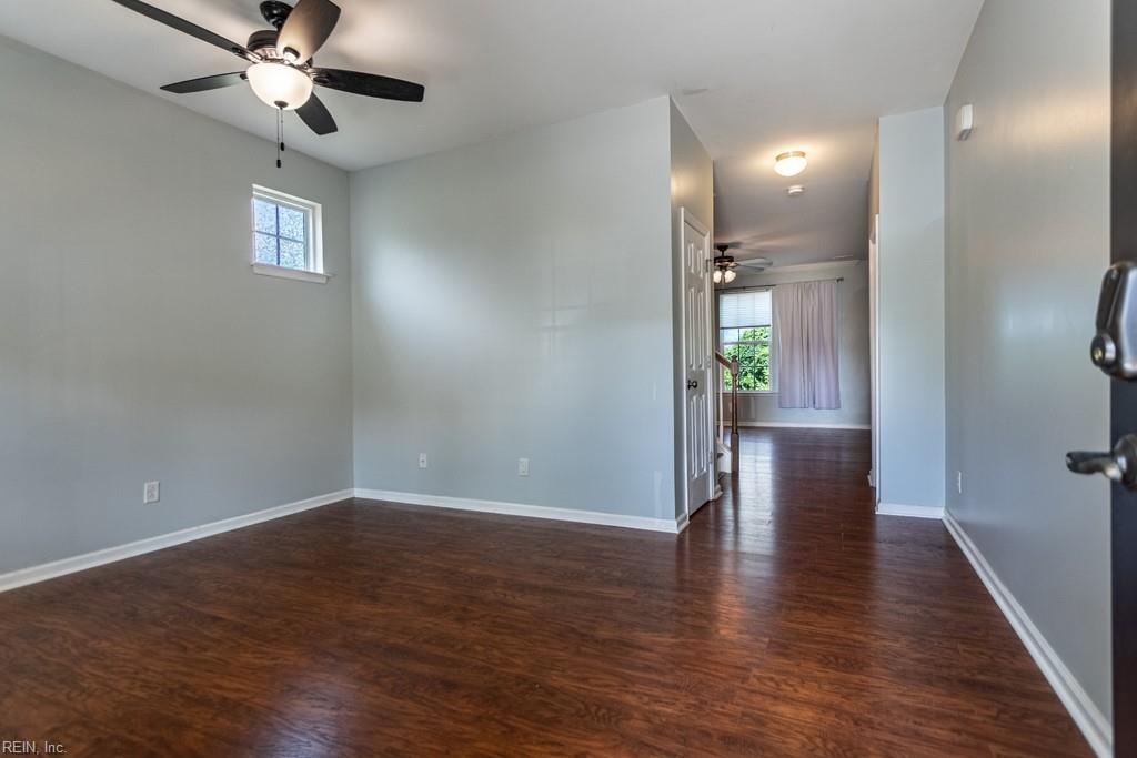 8423 Sheldon Branch Pl Property Photo 4