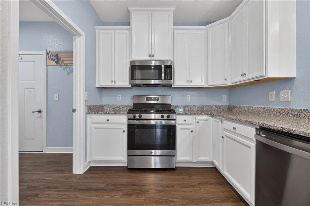 1758 Barkadeer Cv Property Photo 11