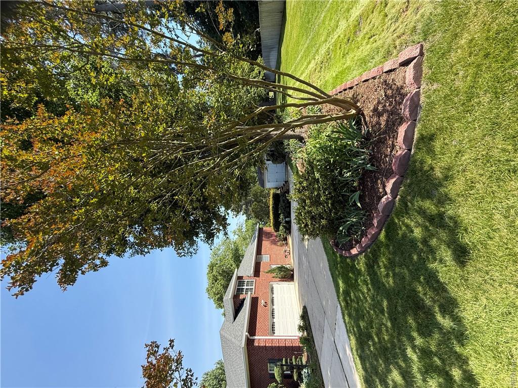 8776 Adams Dr E Property Photo 2