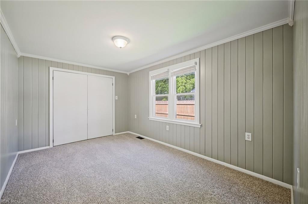 1045 Green St Property Photo 15