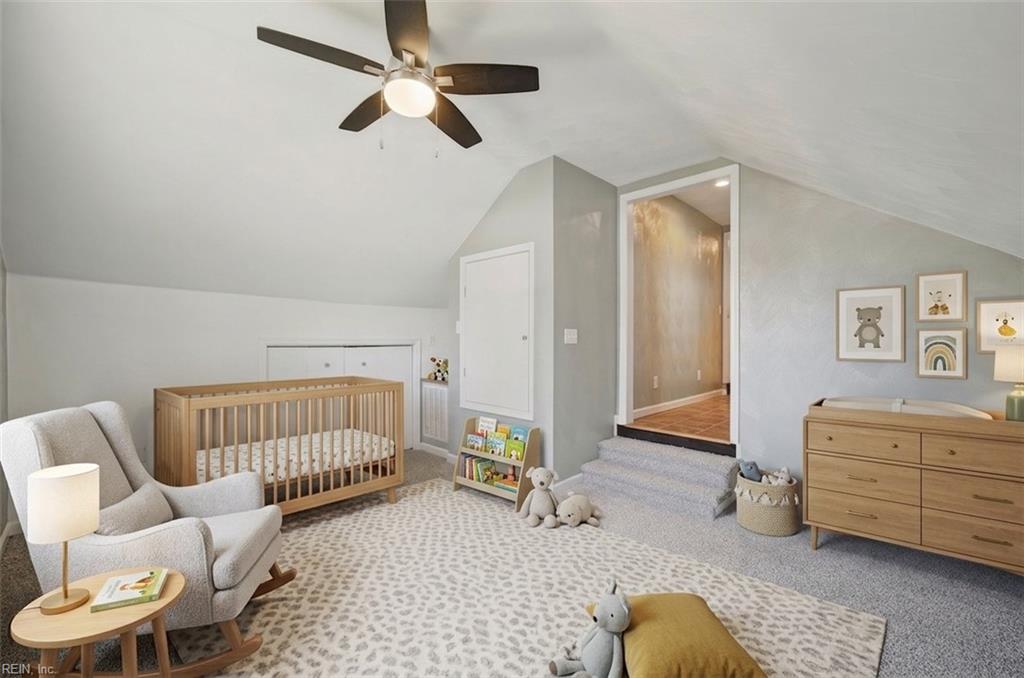 1045 Green St Property Photo 18