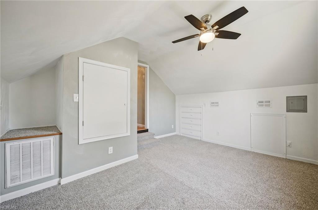 1045 Green St Property Photo 19