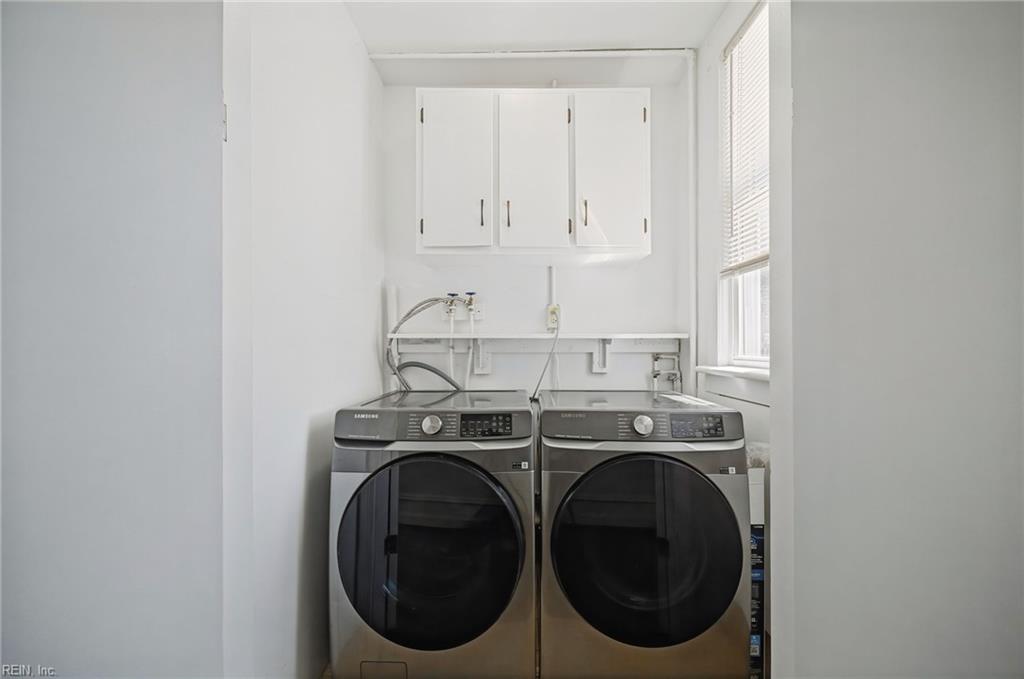 1045 Green St Property Photo 24