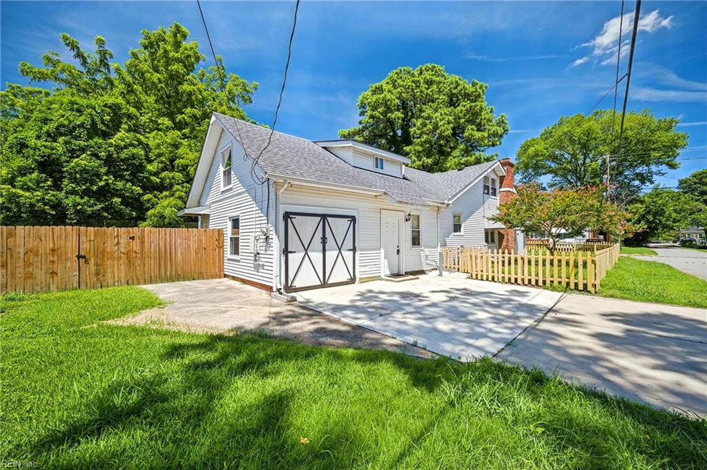 1045 Green St Property Photo 30