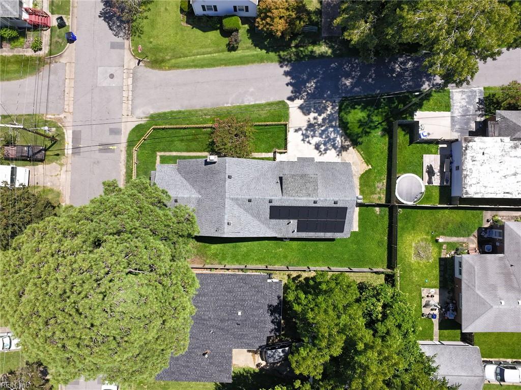 1045 Green St Property Photo 31