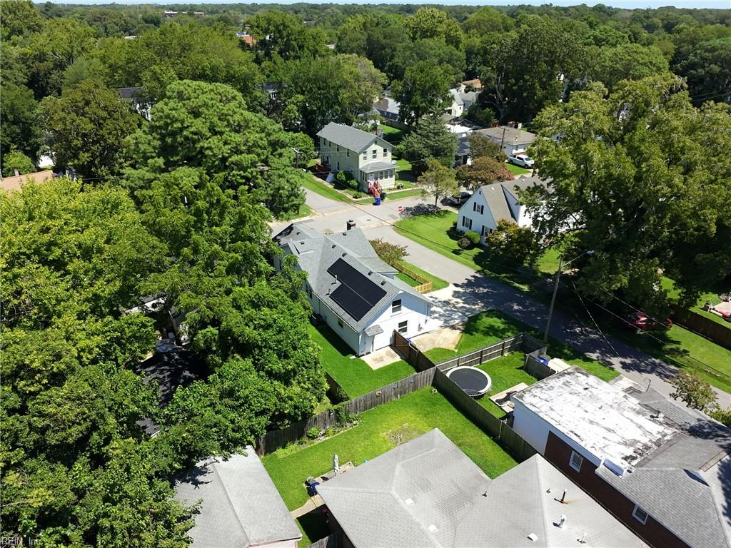 1045 Green St Property Photo 32