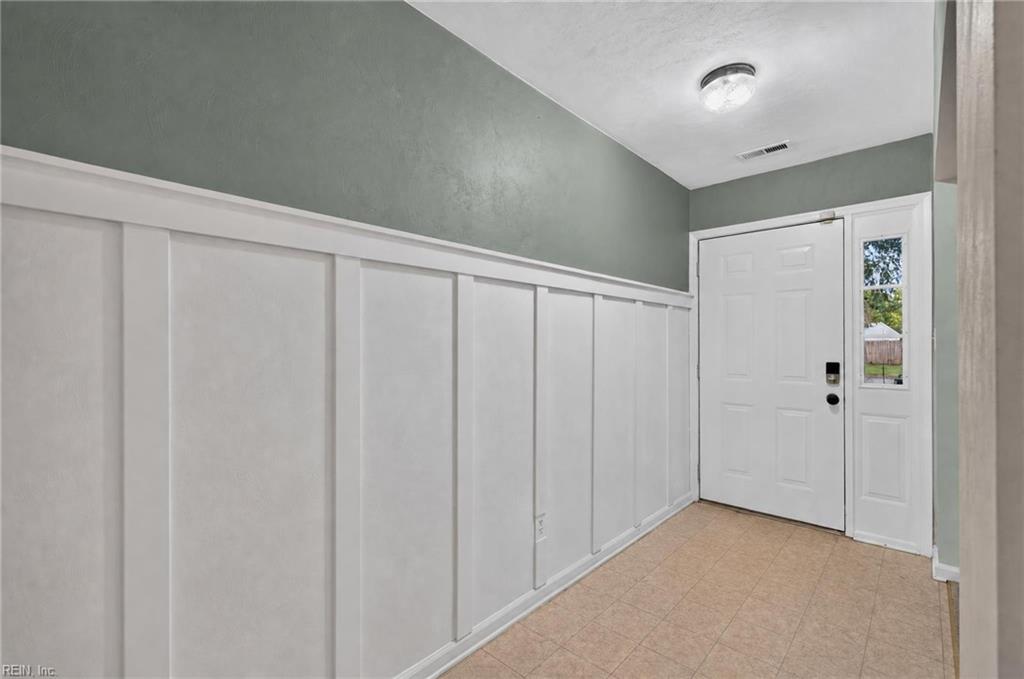 302 Carriage Ct Property Photo 3