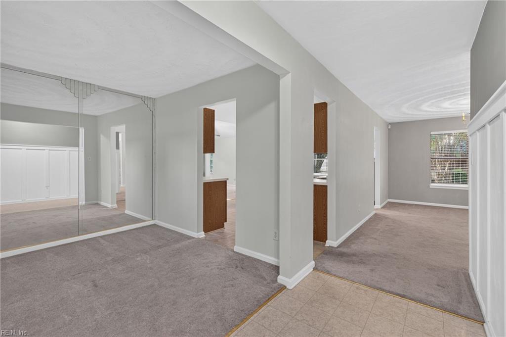 302 Carriage Ct Property Photo 5