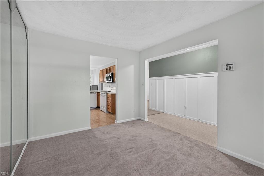 302 Carriage Ct Property Photo 6