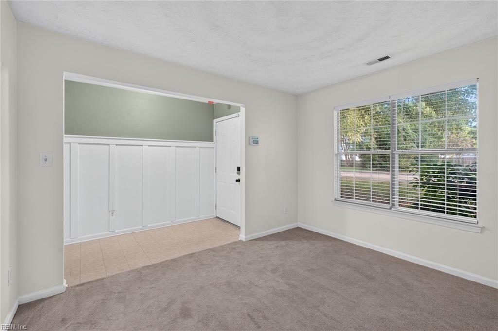 302 Carriage Ct Property Photo 7