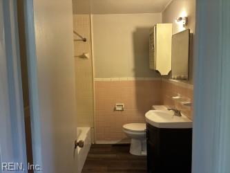 608 Edinburg Ave Property Photo 3