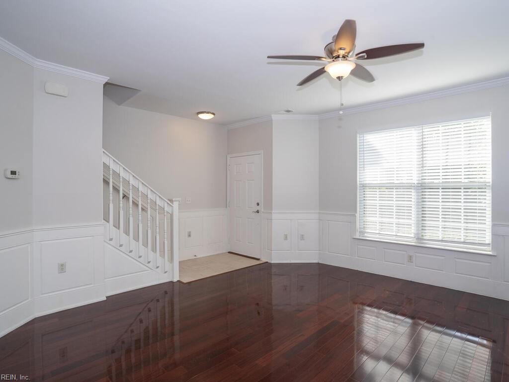 2028 Smallbrooke Ct Property Photo 3