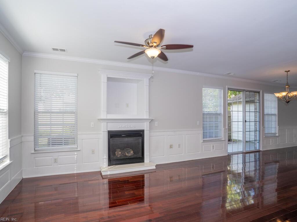2028 Smallbrooke Ct Property Photo 4