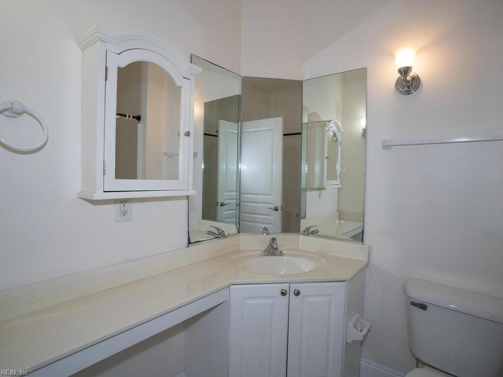2028 Smallbrooke Ct Property Photo 21