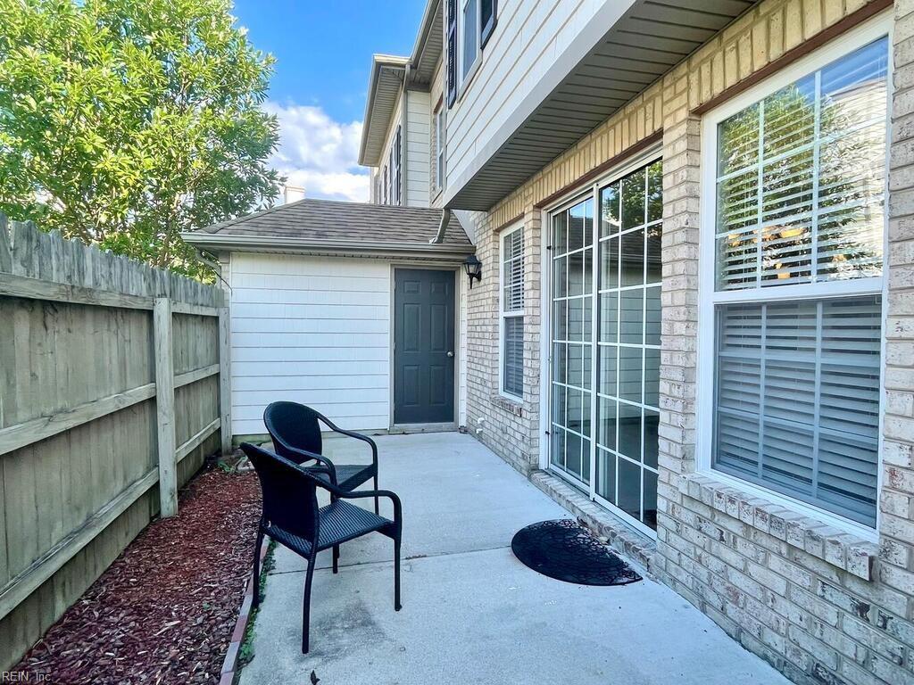 2028 Smallbrooke Ct Property Photo 22