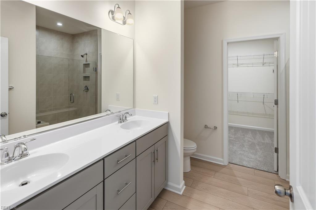 1533 Waltham Ln Property Photo 10