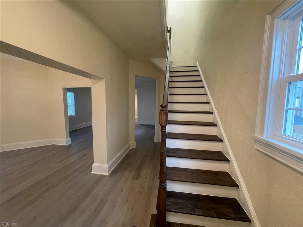 220 W 30th St Property Photo 8