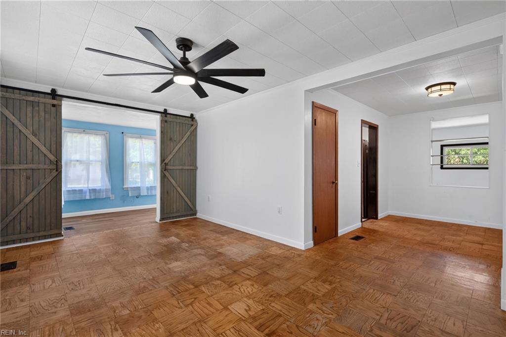 4710 Lind St Property Photo 5