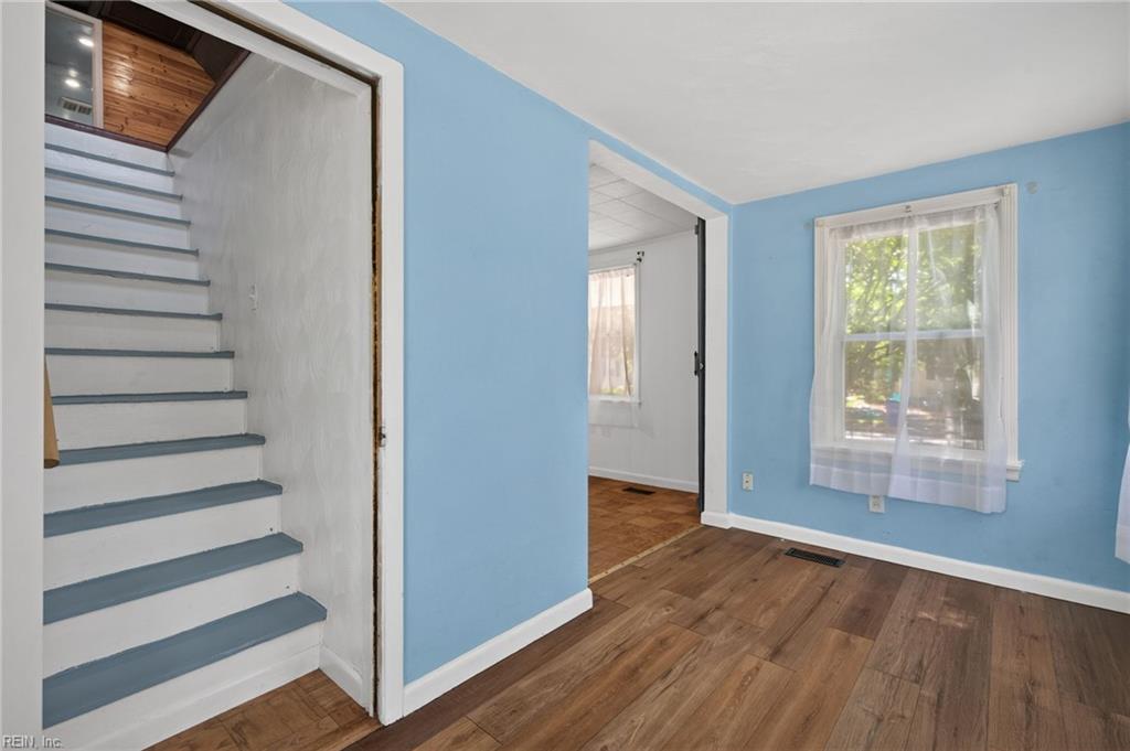 4710 Lind St Property Photo 12