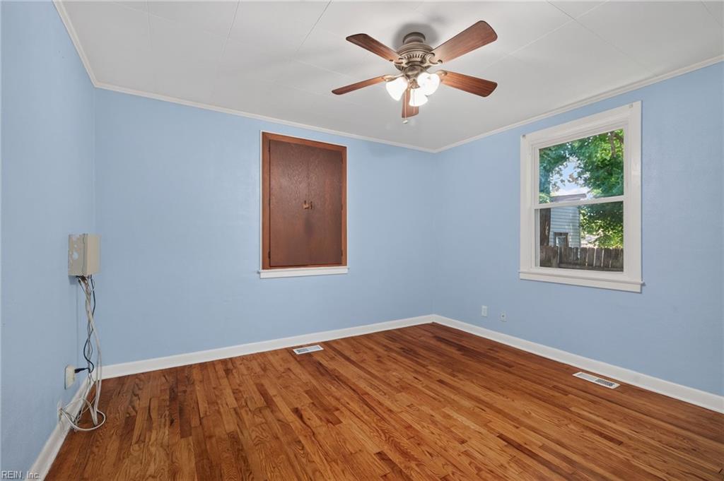 4710 Lind St Property Photo 16