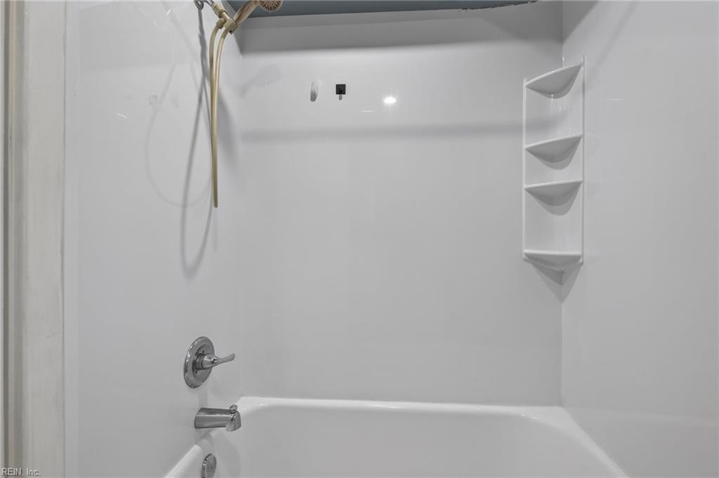 4710 Lind St Property Photo 19