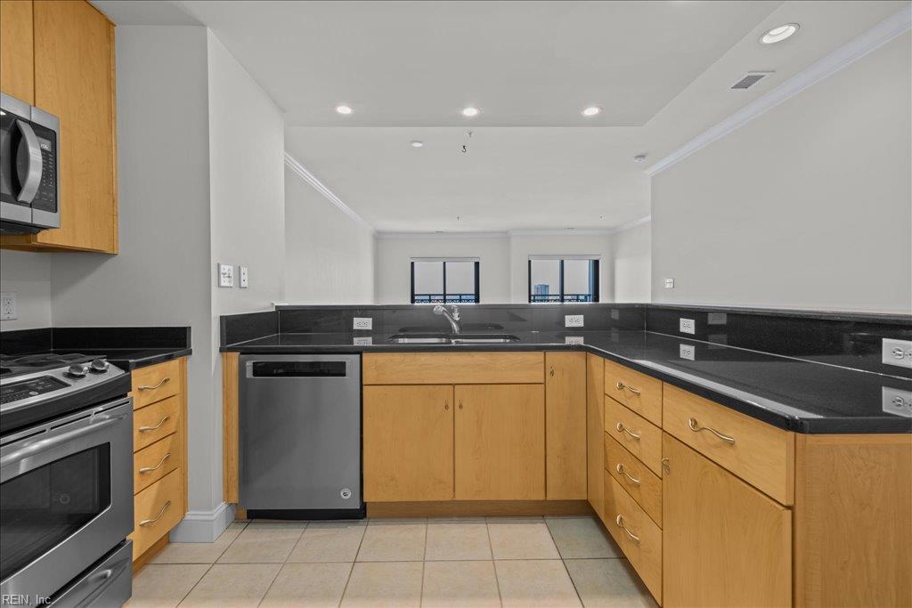 123 College Pl Property Photo 9
