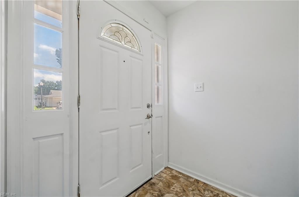719 Mac Neil Dr Property Photo 3