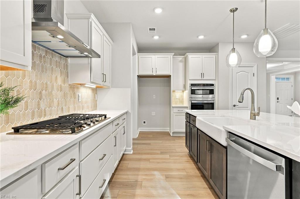 300 Rhapsody Dr Property Photo 15