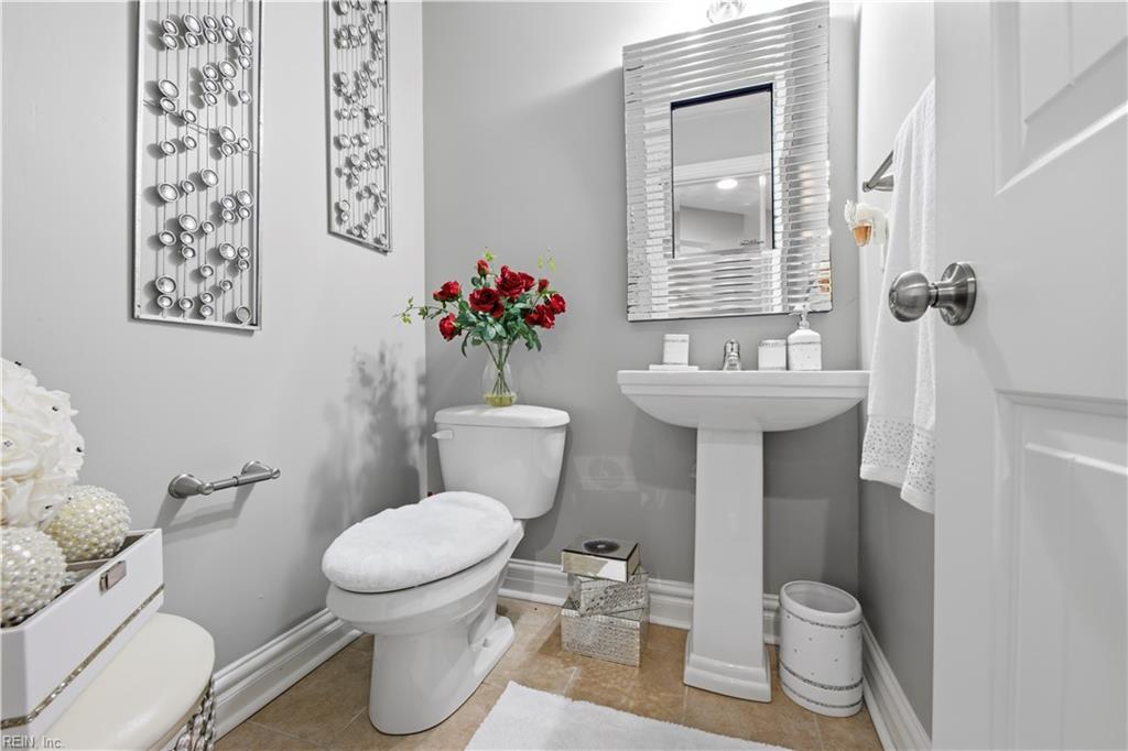 20 Centre Port Cir Property Photo 8