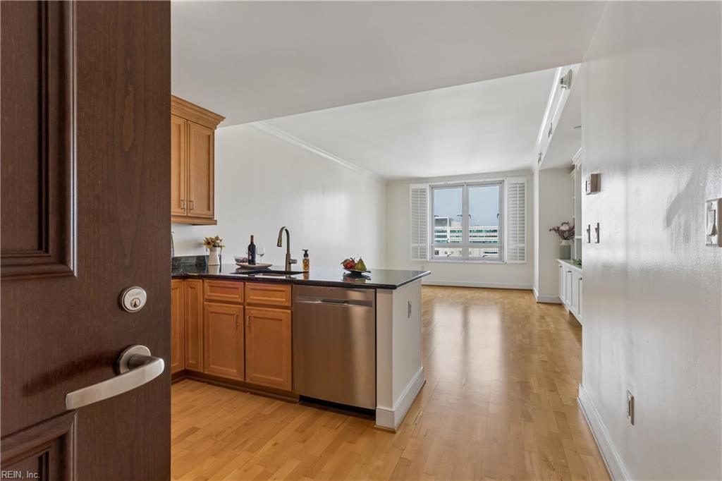 4545 Commerce St Property Photo 8