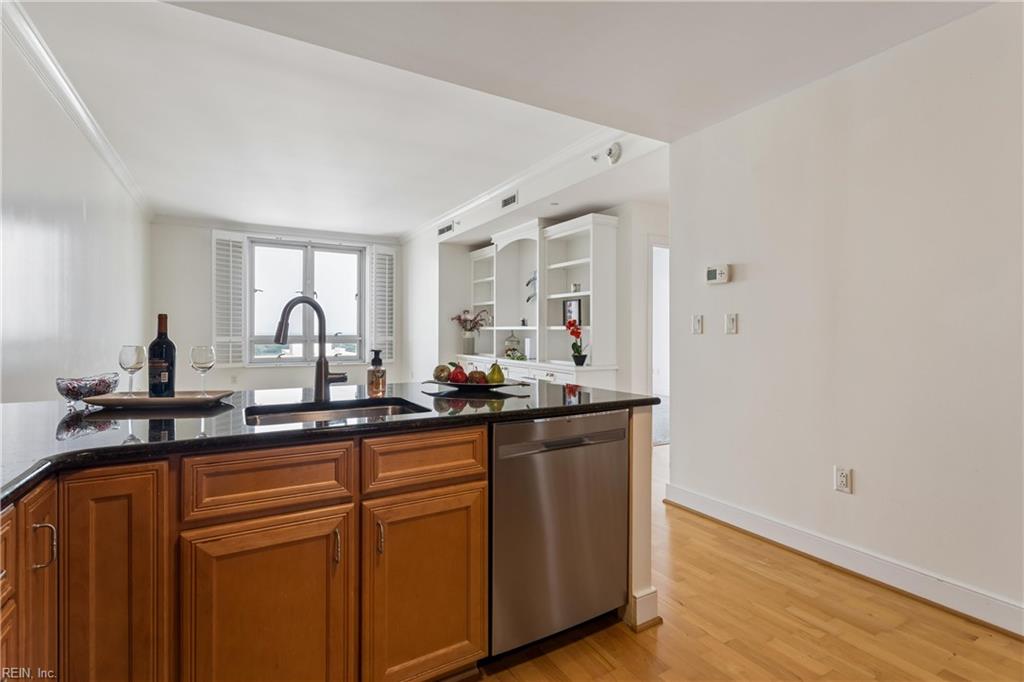 4545 Commerce St Property Photo 11