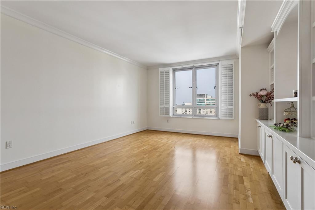 4545 Commerce St Property Photo 15