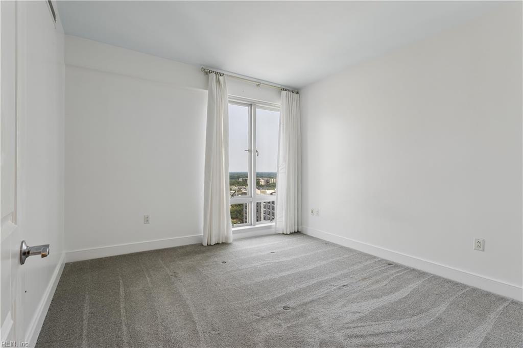 4545 Commerce St Property Photo 18