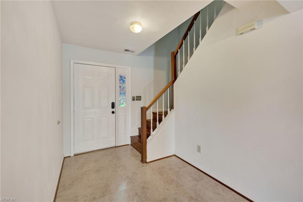 813 Stardale Dr Property Photo 5
