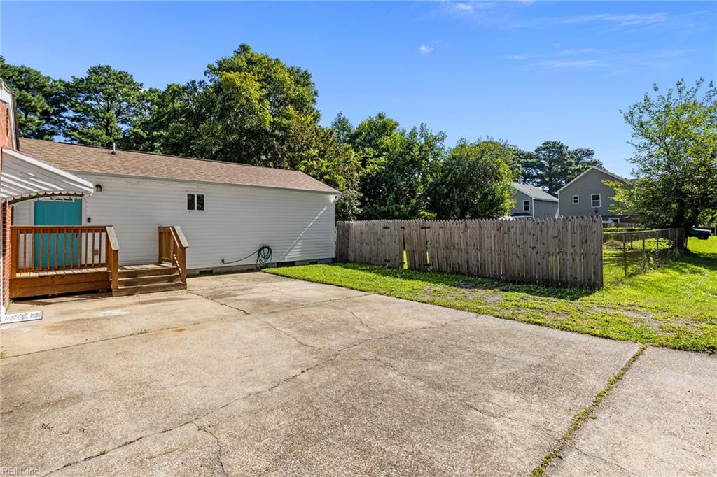 1324 Hawthorne Dr Property Photo 16