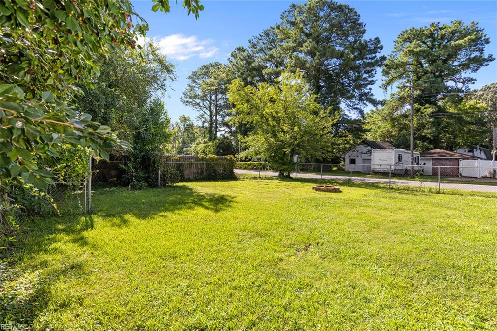 1324 Hawthorne Dr Property Photo 17